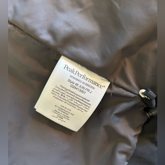 Peak Performance Winter Jacket - Size L - Picture 7 of 8